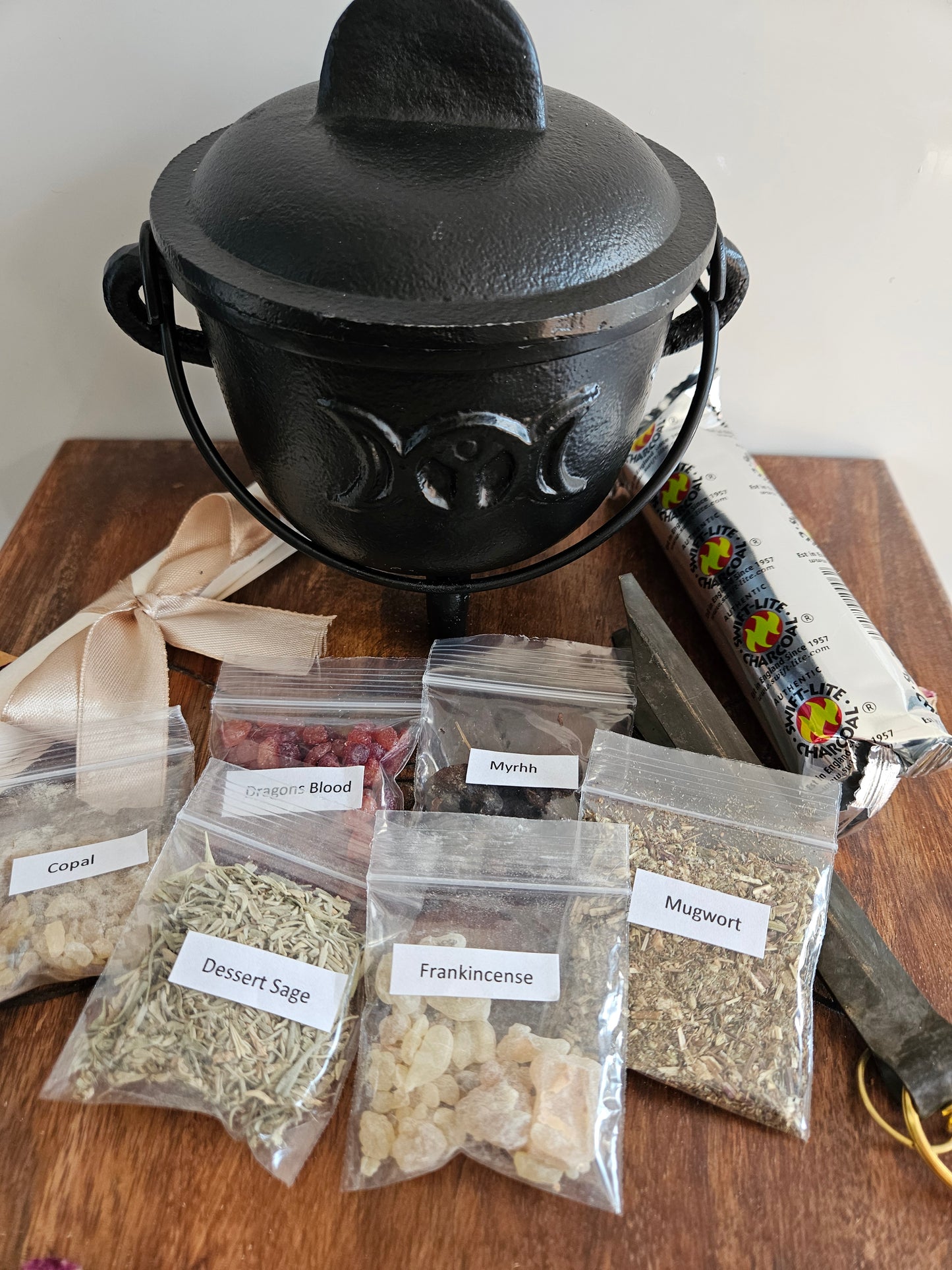Cauldron and resin bundle