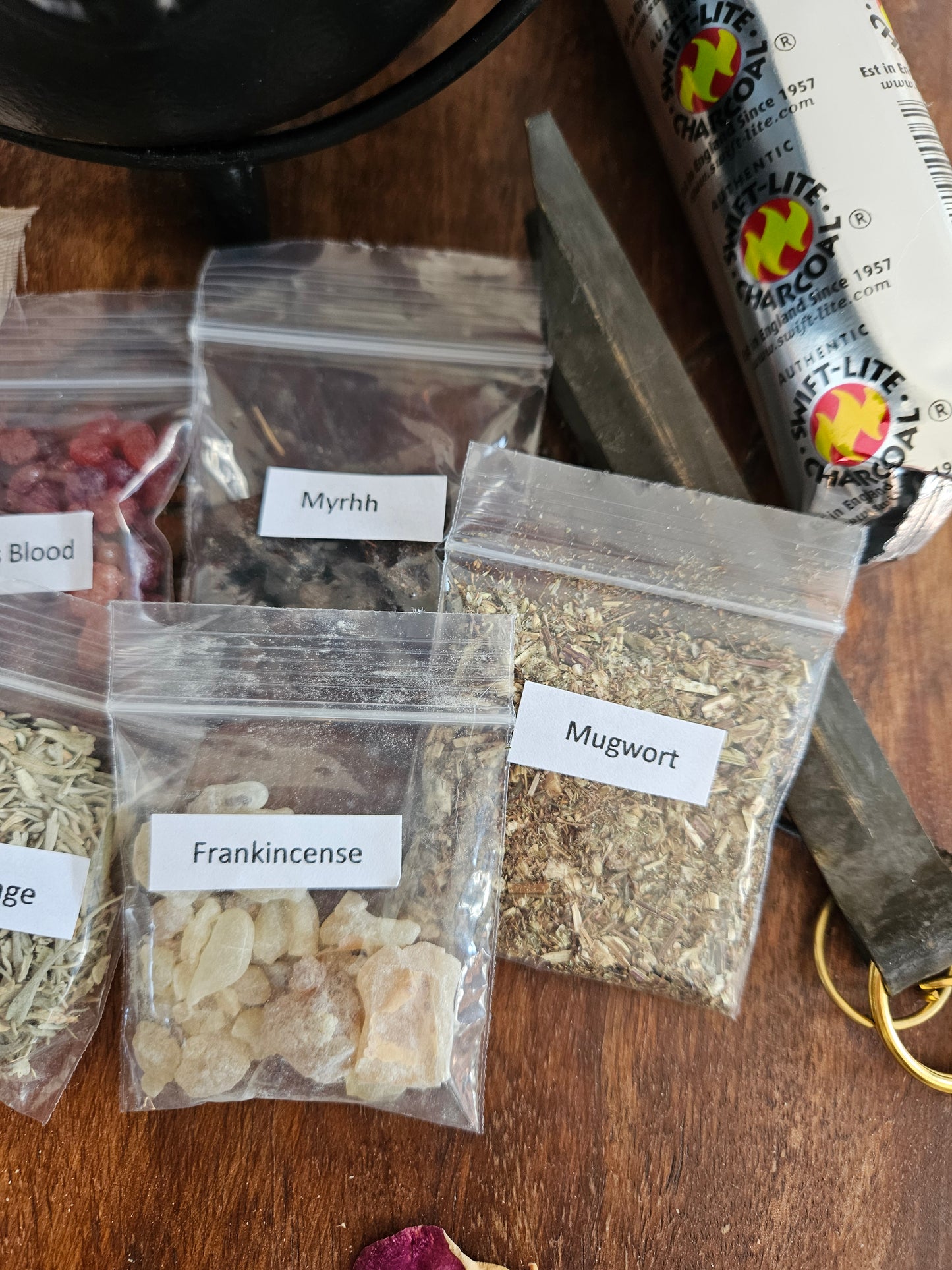 Cauldron and resin bundle