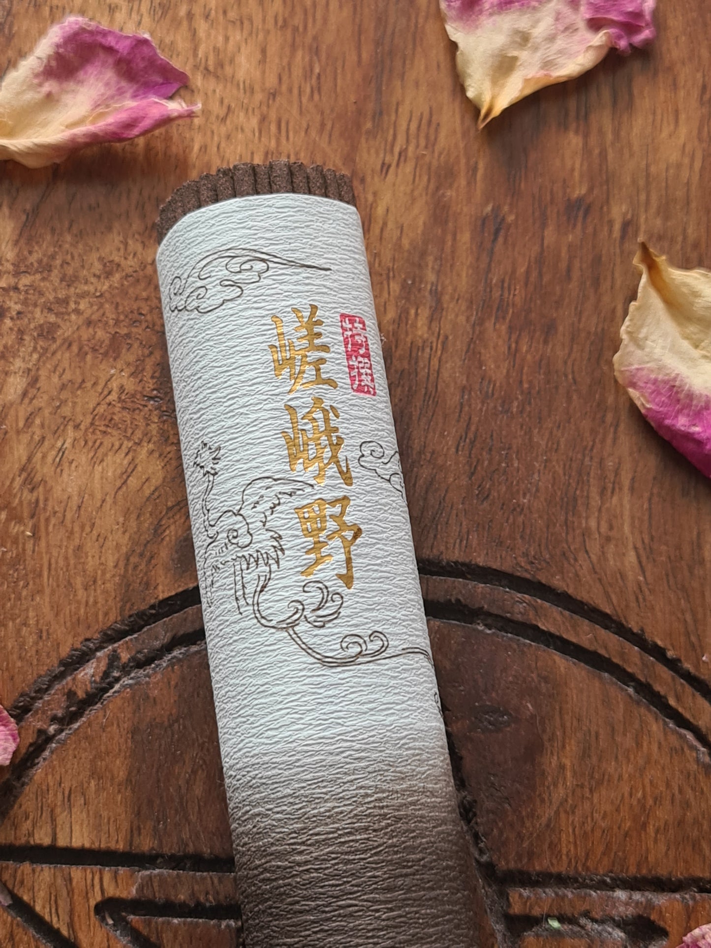 Tokusen Sagano Incense Roll (70 Sticks)
Nippon Kodo