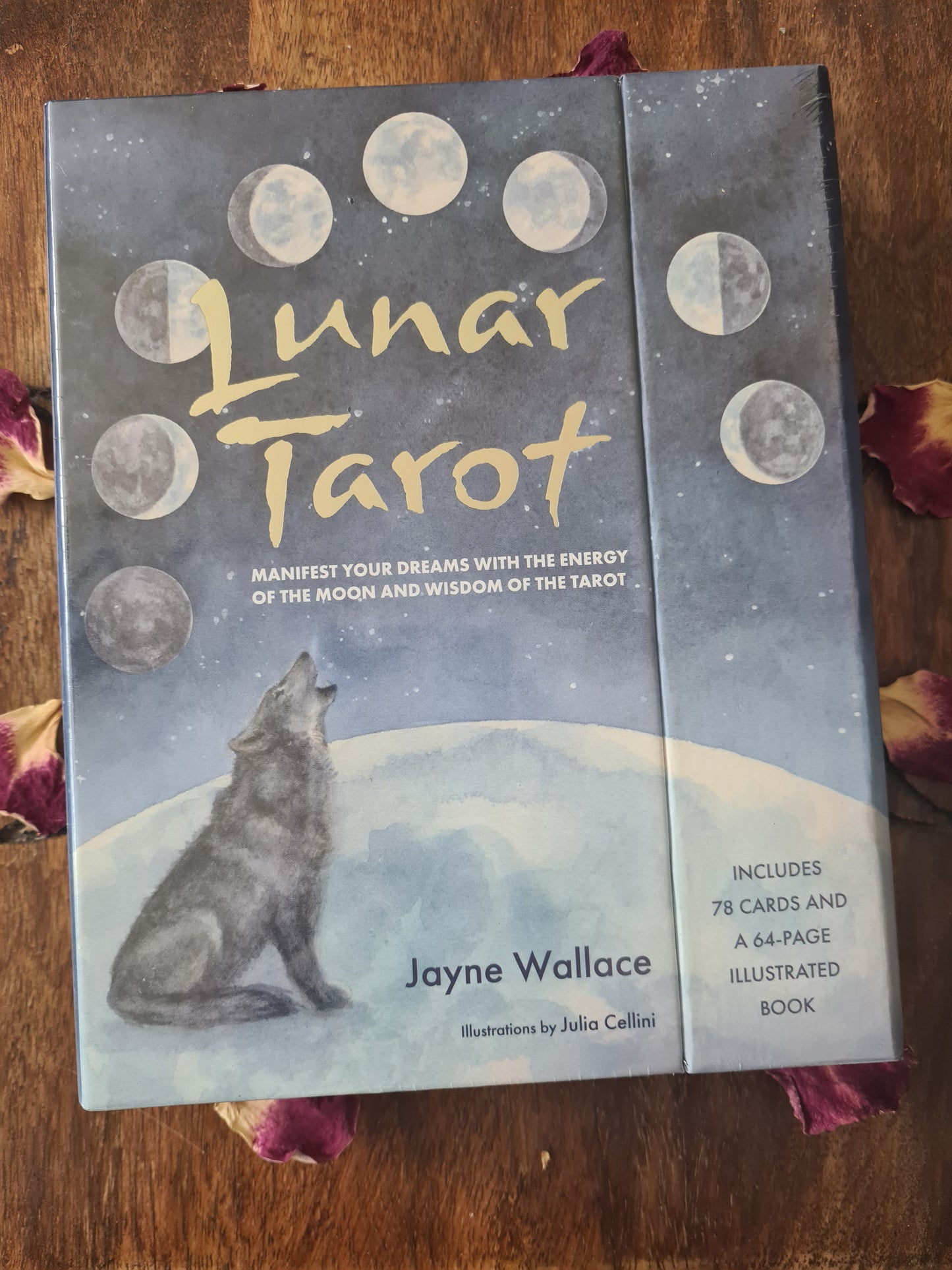 Lunar Tarot: Manifest your dreams with the energy of the moon and wisdom of the tarot