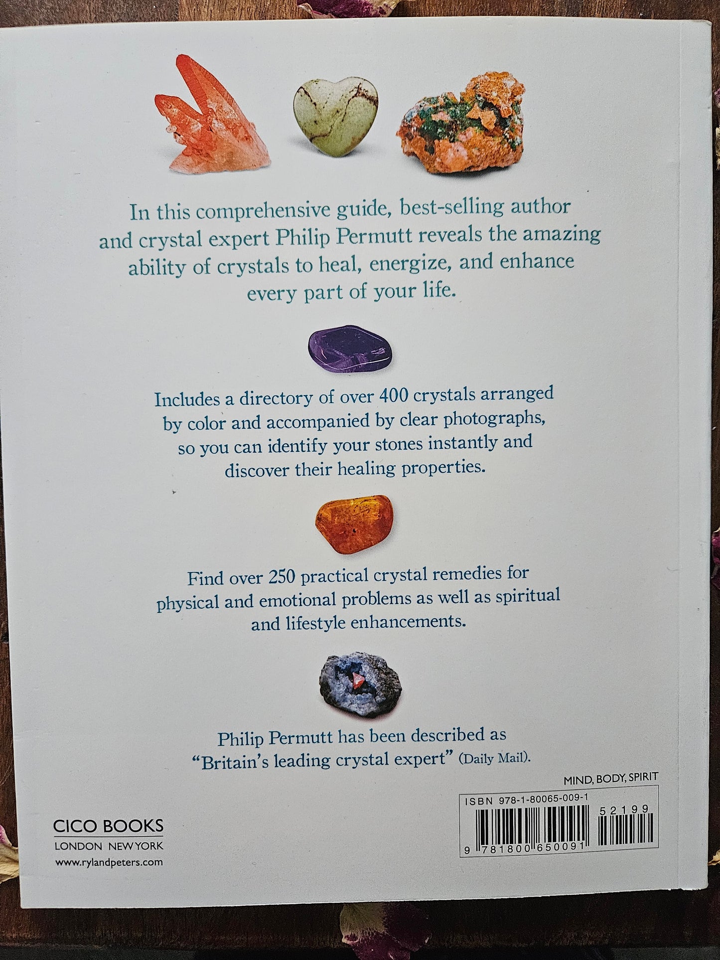 The Modern Guide to Crystal Healing: Includes Over 400 Crystals to Transform Your Life (Paperback) by Philip Permutt