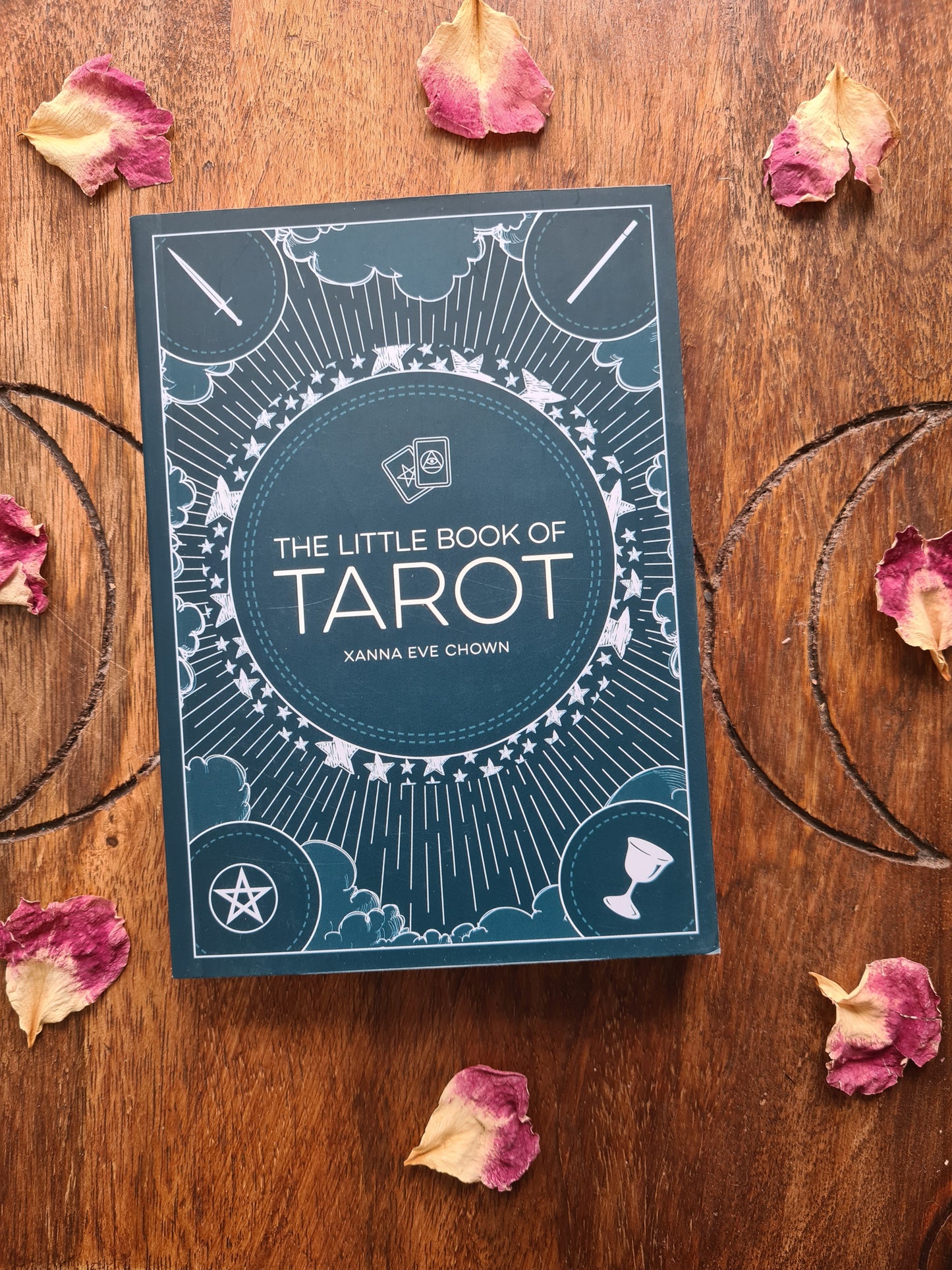 The Little Book of Tarot: An Introduction to Fortune-Telling and Divination by Xanna Eve Chown