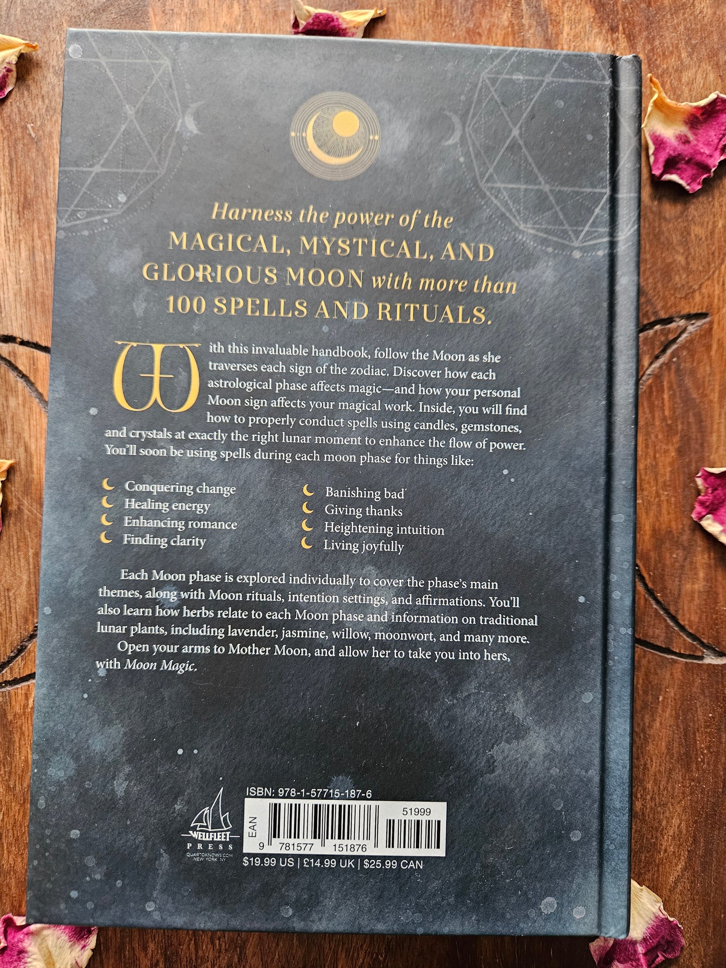 Aurora Kane
Moon Magic: A Handbook of Lunar Cycles, Lore, and Mystical Energies