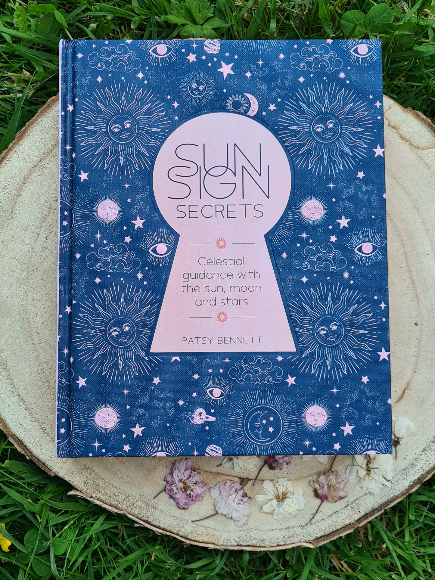 Sun Sign Secrets by Patsy Bennett